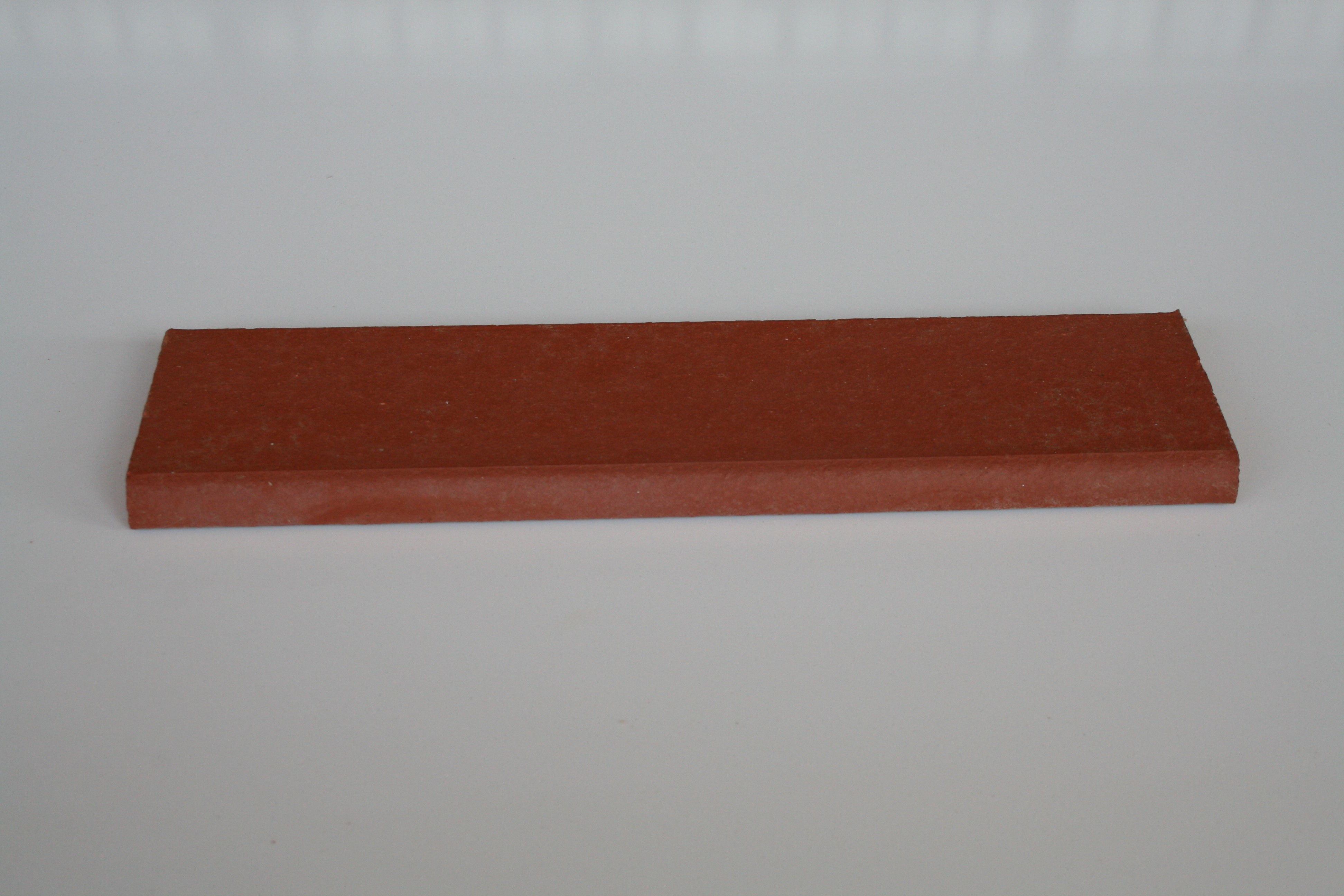 Plinthe en terre cuite lisse rouge 27.2x6.5x1.3 cm