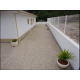 Terrasse en pavés jaune et bordure gris bleu